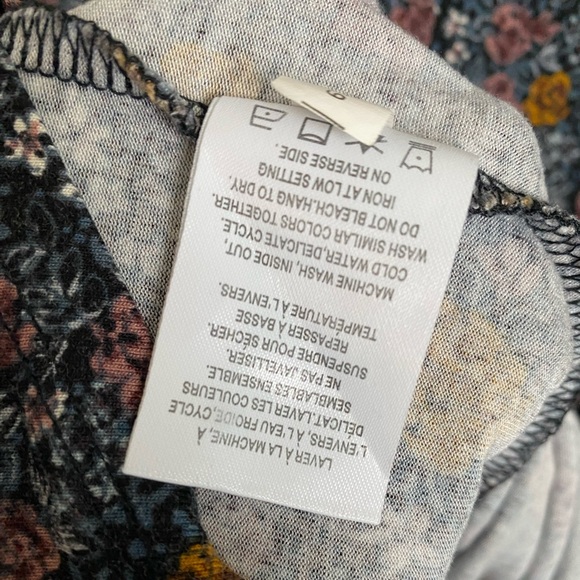 RW&CO floral blouse top - Picture 4 of 4